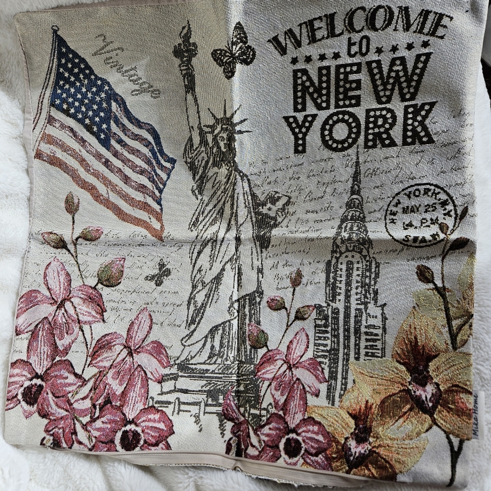 NWT Gorgeous, vintage Mika Home NEW YORK decorative pillow cover - 18 in square